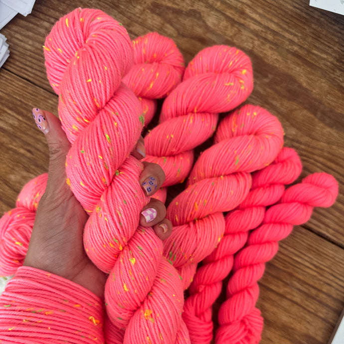 Dyed to order - Coral Neon neps